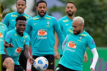 Tiền đạo Neymar cùng các đồng đội tuyển Brazil. (Ảnh: Reuters)