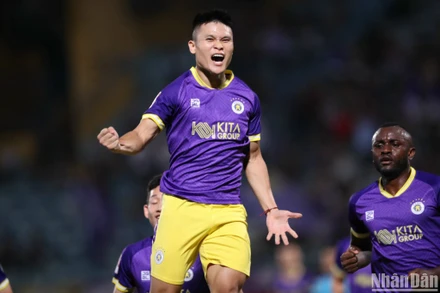 Tiền đạo Phạm Tuấn Hải mở tỷ số cho Hà Nội. (Ảnh: TRẦN HẢI)