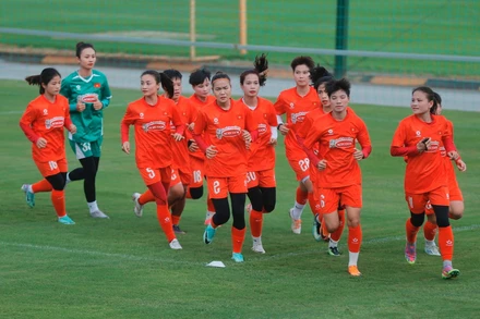 Các thành viên đội tuyển nữ Việt Nam trong buổi tập. (Ảnh: VFF)