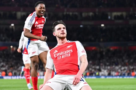 Declan Rice ghi cú đúp bằng 2 pha đá phạt đầy kỹ thuật. (Ảnh: ArsenalFC)