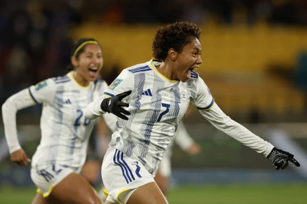 Sarina Bolden ăn mừng bàn thắng đầu tiên của Philippines tại một kỳ World Cup. (Ảnh: Reuters)