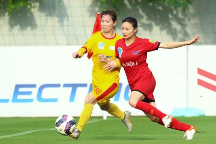 Hàng công của TP Hồ Chí Minh I (áo vàng) bỏ lỡ nhiều cơ hội ngon ăn. (Ảnh: VFF)