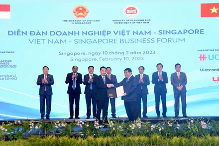 Tổng giám đốc Masan Group Danny Le nhận chứng nhận đầu tư.