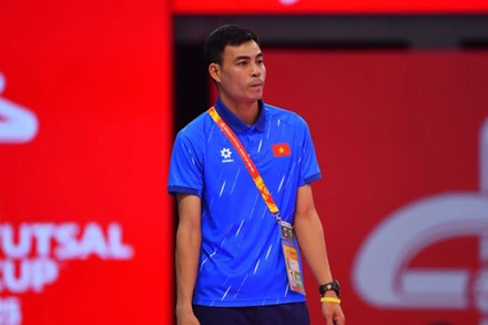 Huấn luyện viên Nguyễn Đình Hoàng của đội tuyển futsal nữ Việt Nam. (Ảnh: VFF)