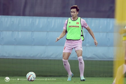 Hậu vệ Bùi Hoàng Việt Anh tại buổi tập chiều 17/3. (Ảnh: VFF)