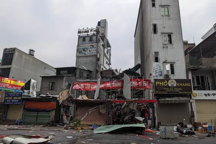 Hiện trường tan hoang của vụ cháy.