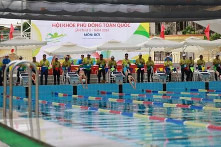 Các vận động viên tranh tài môn bơi tại Hội khỏe Phù Đổng toàn quốc lần thứ X. 