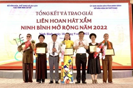 Ban tổ chức liên hoan hát Xẩm mở rộng năm 2022 trao giải A cho 5 tiết mục. 