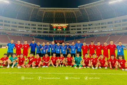 Các thành viên và Ban huấn luyện đội tuyển U22 Việt Nam sau trận đấu. (Ảnh: VFF)
