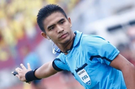 Trọng tài Muhammad Nazmi Bin Nasaruddin. (Ảnh: FIFA)