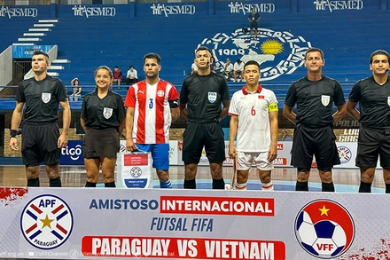 Đội tuyển futsal Việt Nam và Paraguay có trận giao hữu thứ hai. (Ảnh: VFF)