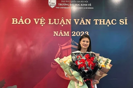 Nữ vận động viên/huấn luyện viên Phạm Thị Kim Huệ tại Lễ bảo vệ luận văn thạc sĩ, hôm 19/9. (Ảnh: Nhân vật cung cấp)