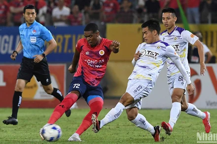 Hai bàn thắng của Tuấn Hải và ngoại binh Daniel giúp níu kéo cơ hội vô địch của Hà Nội. (Ảnh: TRẦN HẢI)