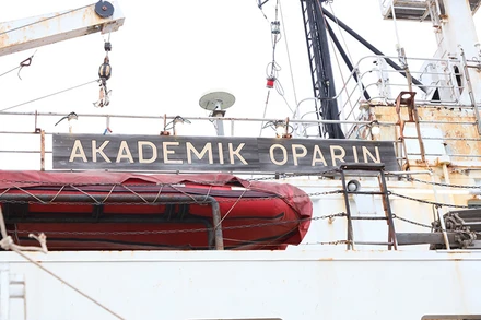Tàu “Viện sĩ Oparin”.