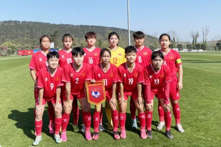 Đội hình xuất phát của U16 nữ Việt Nam. (Ảnh: VFF)