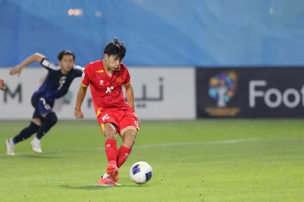 Trần Gia Bảo ghi bàn vào lưới U17 Nhật Bản. (Ảnh: VFF)