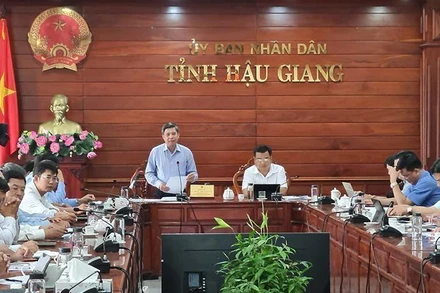 Chủ tịch Ủy ban nhân dân tỉnh Hậu Giang, Đồng Văn Thanh chỉ đạo tại hội nghị. 