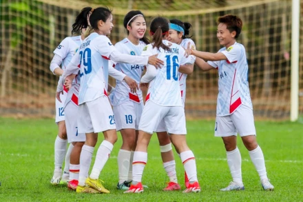 Các cầu thủ Hà Nội I ăn mừng chiến thắng. (Ảnh: VFF)