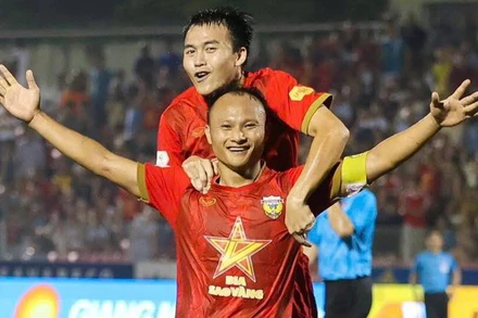 Trọng Hoàng ấn định chiến thắng 3-1. (Ảnh: Hồng Lĩnh Hà Tĩnh FC)