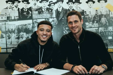 Cầu thủ Jadon Sancho (trái). (Ảnh: Reuters)