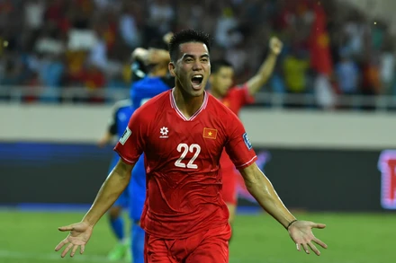 [Ảnh] Tiến Linh lập cú đúp, tuyển Việt Nam giành 3 điểm trước Philippines