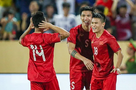 Phạm Tuấn Hải (số 18) ghi bàn mở tỷ số ở phút 49. (Ảnh: VFF)