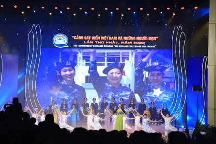 Đêm giao lưu “Cảnh sát biển Việt Nam và những người bạn”.