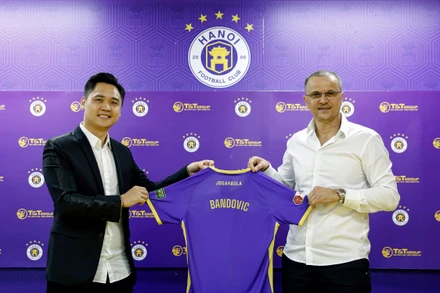 Huấn luyện viên Bozidar Bandovic nhận nhiệm vụ mới tại CLB Hà Nội. (Ảnh: Hà Nội FC)