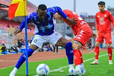 Đinh Hoàng Max trong màu áo Bắc Ninh ở trận giao hữu gặp Hải Phòng. (Ảnh: Facebook nhân vật)