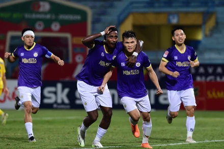 [Ảnh] Tuấn Hải tỏa sáng, Hà Nội thắng 2-0 Sông Lam Nghệ An