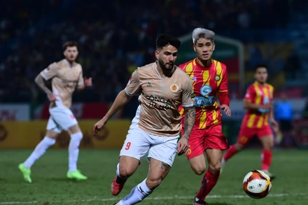 Công an Hà Nội tiếp đón Đông Á Thanh Hóa trên sân nhà Hàng Đẫy. (Ảnh: TRẦN HẢI)