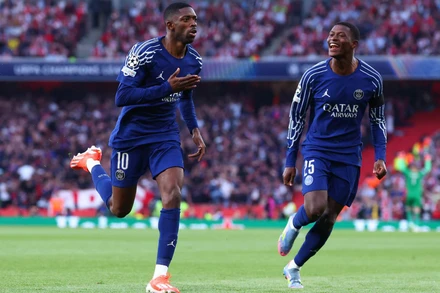 Ousmane Dembélé (số 10) mở tỷ số từ sớm cho đại diện nước Pháp. (Ảnh: PSG)