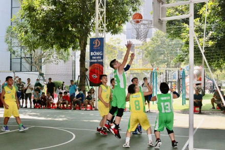 Đội nam Xuân Đỉnh thắng 22-11 đội nam Vinschool Time City trong sáng 5/11. 