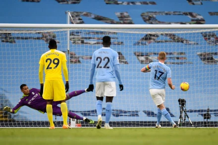 Kevin de Bruyne ghi bàn thắng ấn định chiến thắng 2-0 trên chấm phạt đền trước Fulham ngày 5/12/2020.