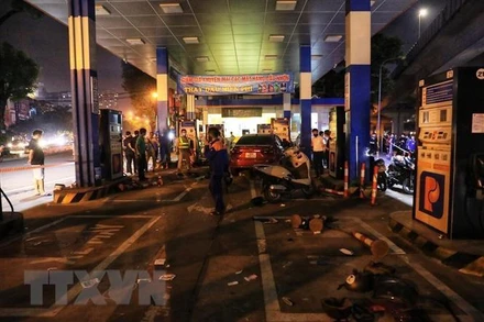 Chiếc ô-tô gây tai nạn. (Ảnh: TTXVN)