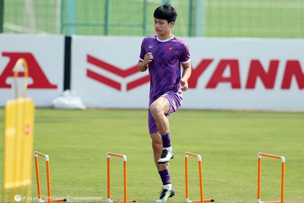 Hoàng Đức trong buổi tập sáng 23/12 của đội tuyển Việt Nam. (Ảnh: VFF)