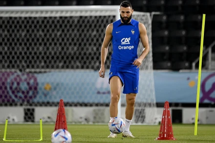 Cầu thủ Karim Benzema của đội tuyển Pháp trong buổi tập luyện tại sân vận động Jassim-bin-Hamad ở Doha, Qatar ngày 17/11/2022. (Ảnh: TTXVN)