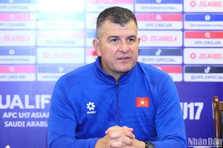 Huấn luyện viên Cristiano Roland. (Ảnh: HÀ TÙNG)