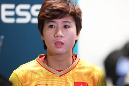 Tuyết Dung và đồng đội khẳng định sẽ thi đấu với ý chí, tinh thần phụ nữ Việt Nam. (Ảnh: ĐỨC ĐỒNG)