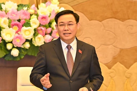 Chủ tịch Quốc hội Vương Đình Huệ phát biểu tại buổi gặp mặt.