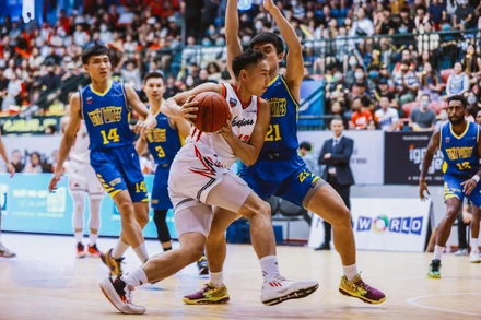 Justin Young dẫn bóng tấn công. (Ảnh: VBA)