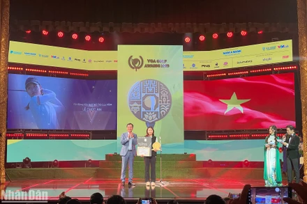 Vận động viên Lê Chúc An đạt Giải vận động viên golf Nữ của năm. (Ảnh: PHAN THẠCH)