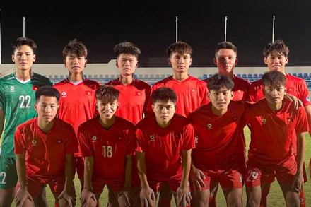 Đội hình xuất phát của U17 Việt Nam trong trận gặp U17 Oman. (Ảnh: VFF)