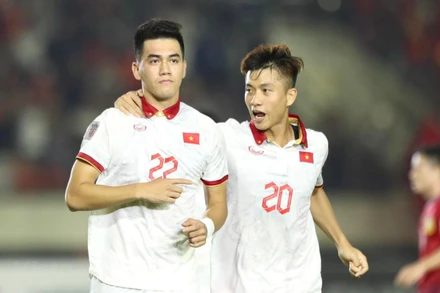 Tiến Linh cùng đồng đội lập công để mang chiến thắng về cho tuyển Việt Nam. (Ảnh: PV/Vietnam+)