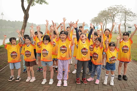 Các em nhỏ tập luyện hướng tới giải đấu. 