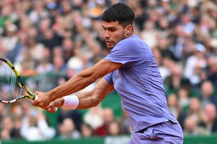 Carlos Alcaraz giành chiến thắng ấn tượng trước Arthur Fils để vào bán kết. (Ảnh: ATP Tour)