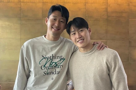 Bức ảnh Song Heung-min đăng lên mạng xã hội Instagram cùng đồng đội Lee Kang-in. 