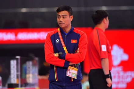 Huấn luyện viên Nguyễn Đình Hoàng của đội tuyển futsal nữ Việt Nam. (Ảnh: VFF)