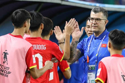 Huấn luyện viên Cristiano Roland hiện đang dẫn dắt U16 Việt Nam. (Ảnh: VFF)