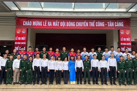 Lễ ra mắt Đội bóng chuyền nam Thể Công-Tân Cảng. (Ảnh: TCSG)